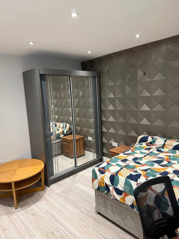 Furnished Ensuite Double in New Malden  Main Photo