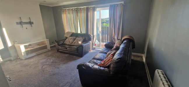 Spacious 2- Bedroom flat Main Photo