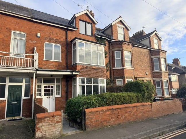 Large, comfortable Victorian house for rent Main Photo