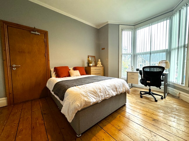 50% off first months rent ! 2 rooms available ! Main Photo