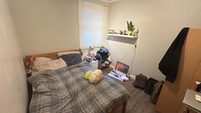 Room in 4 bed house available in Tooting Broadway  Main Photo