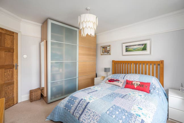 Double room in lovely house in Lilliput inc bills  Main Photo