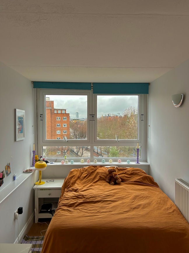 Lease takeover, fully furnished room, SW11 Main Photo