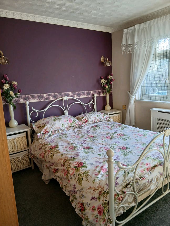 Beautiful double bedroom for a female professional Main Photo