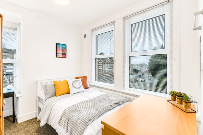 No Deposit – Modern Brighton Room, Bills Main Photo