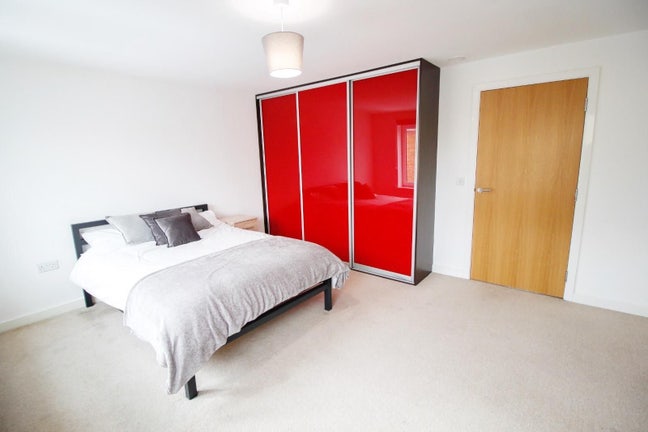 En-suite double bedroom to rent in Hanwell Main Photo