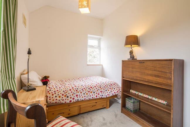 Large double room available Main Photo