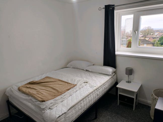 Good sized double room - duplex apartment Main Photo