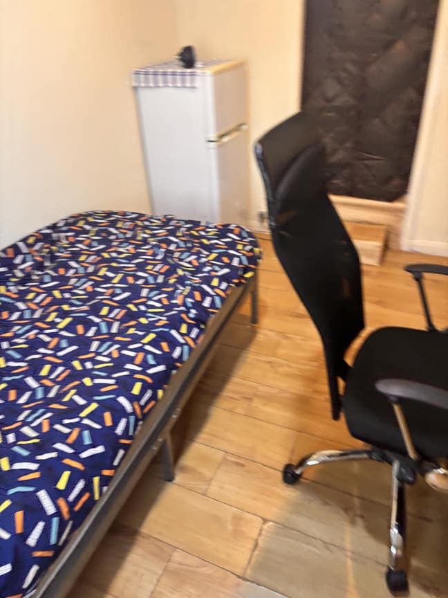Single  Room  Available  for  Women  Preferably Main Photo