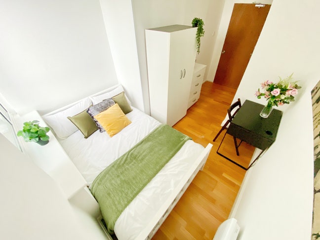 Bright Double room close to Canary Wharf  Main Photo