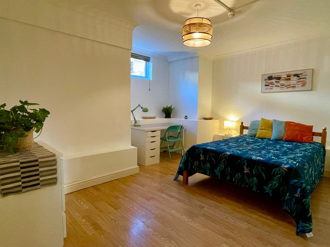 Large Basement Room 5 mins to Walthamstow Central Main Photo