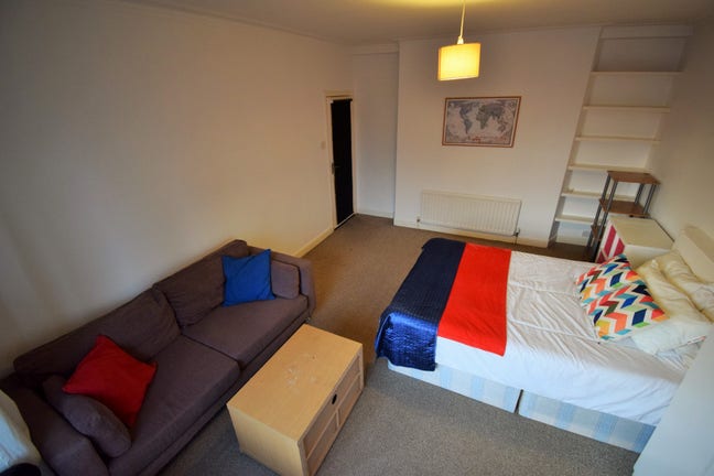 Stylish Room in a Friendly House Share! Main Photo