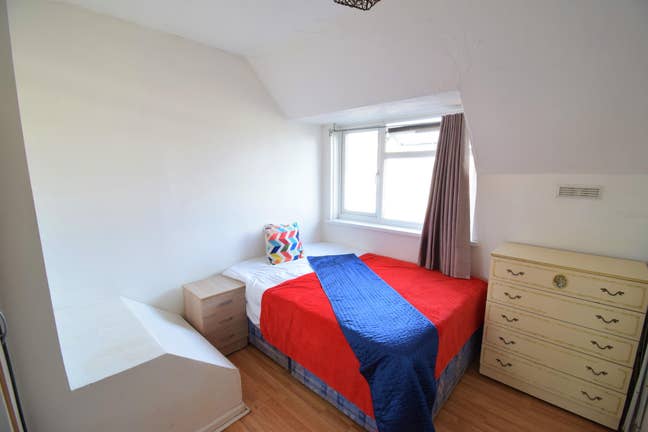 Bright & Cozy Room – All Bills Included! Main Photo