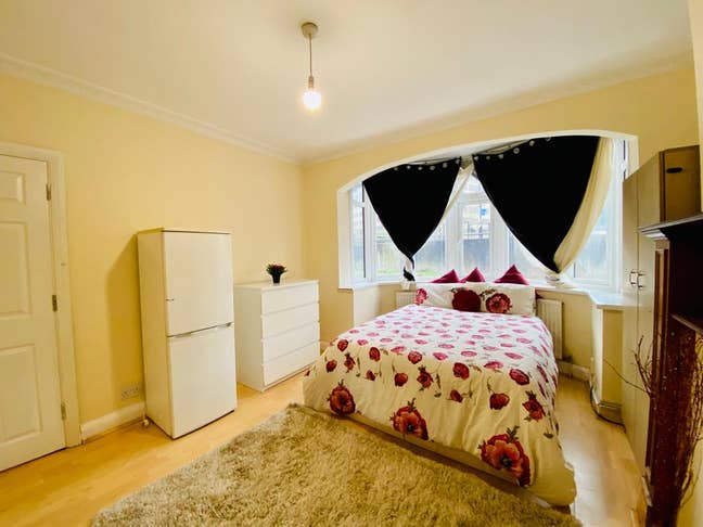 🌟 Double room (single use) in Hanger Lane – Zone  Main Photo