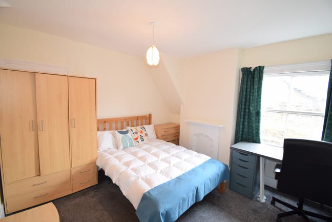 Modern Double Room – Close to Transport! Main Photo