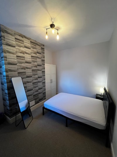 Victorian Maisonette in Pinner Main Photo