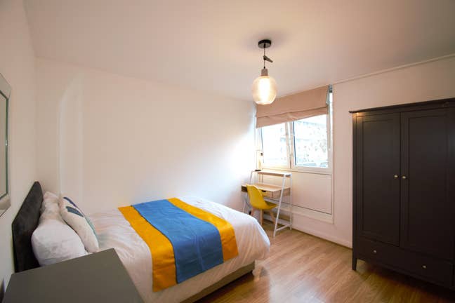  Available in a friendly house – Prime Location Main Photo