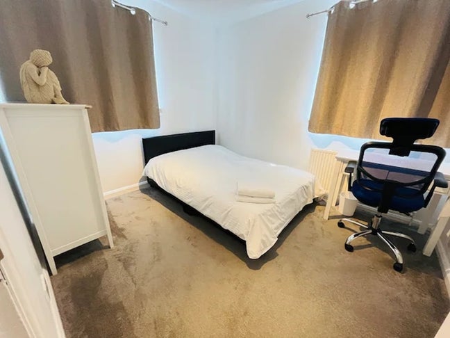 Spacious Rooms in a 5-Bed Apartment – Charlton Main Photo