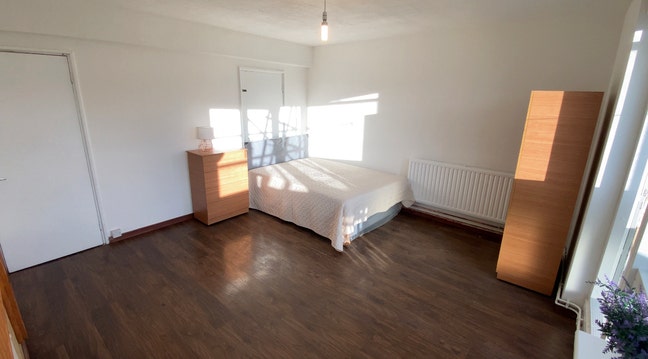 🌕Huge Room with Balcony in 3 bed Flat🌕 Main Photo