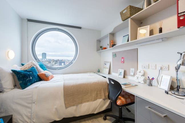 Student Studio Double Bed ground floor ensuite Main Photo