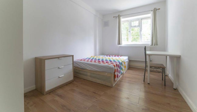 Double Room near Aldgate/ Stepney Green inc bills Main Photo