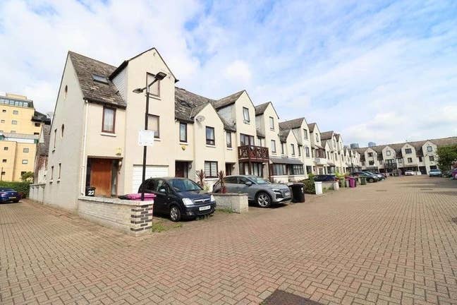 Beautiful Large Double/Canary Wharf-This Is Home Main Photo