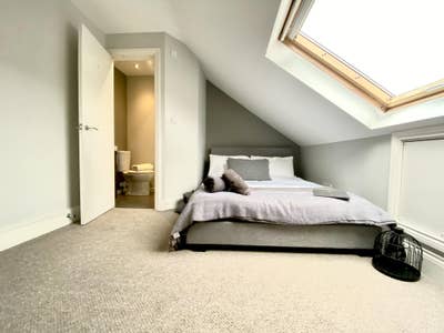 Spacious Double Room with En-Suite in Heaton Main Photo