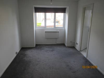 Spacious Well Decorated 1 Bed Flat  Main Photo