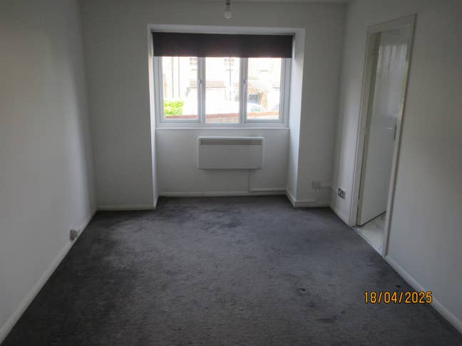 Spacious Well Decorated 1 Bed Flat  Main Photo