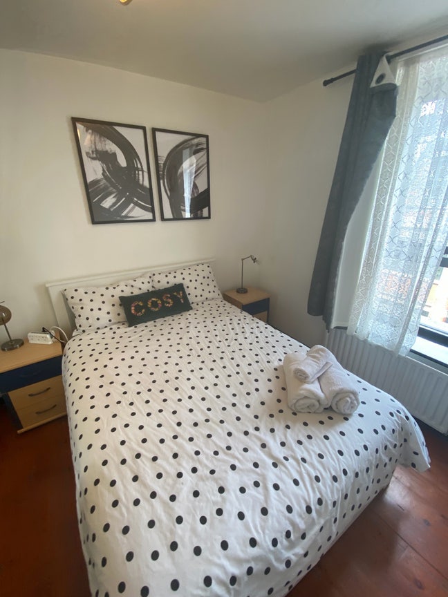 Room available in central London  Main Photo