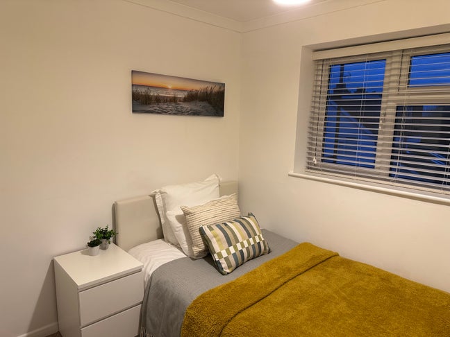 House share near Frimley Park Hospital Main Photo