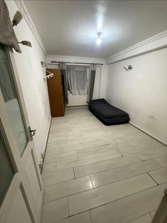 Looking for 2 boy and 1 girl Main Photo