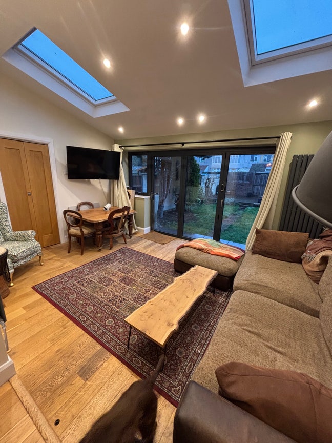 Large Double Room All Bills Included  Main Photo