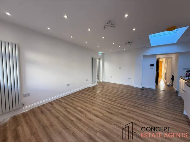 Newly Refurbed 3 Bed Flat in Colliers Wood, SW19 Main Photo