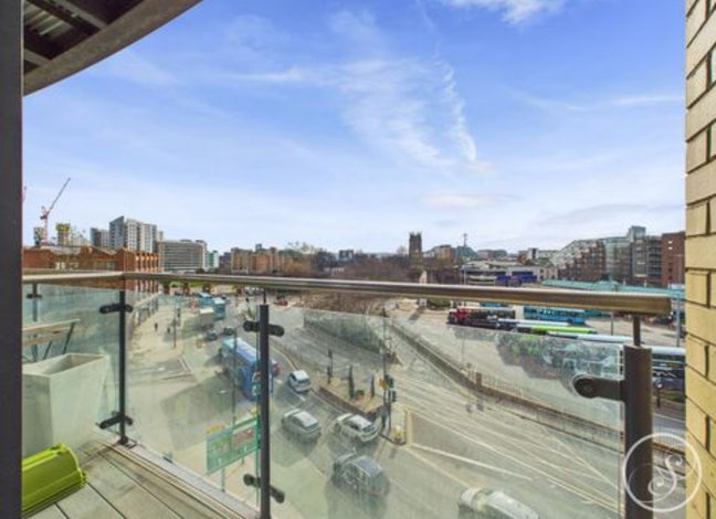 2 Bed 2 Bath Leeds City Centre  Main Photo