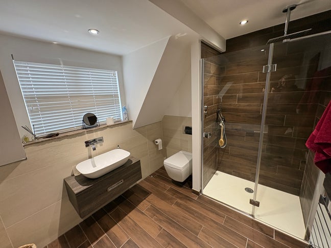 Room for single in RG10 Main Photo