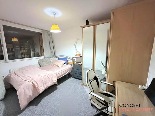 2 Bed Maisonette on Colliers Wood High St, SW19 Main Photo
