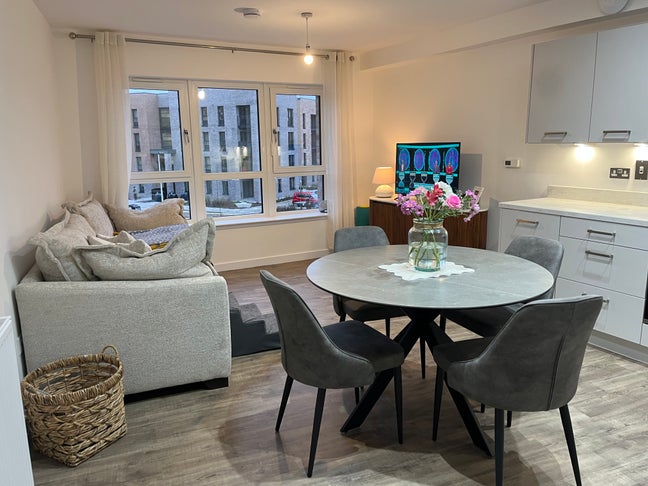 En-suite room with bills included  Main Photo