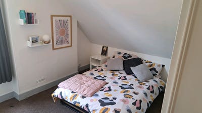 Double bedroom in the centre of town Main Photo