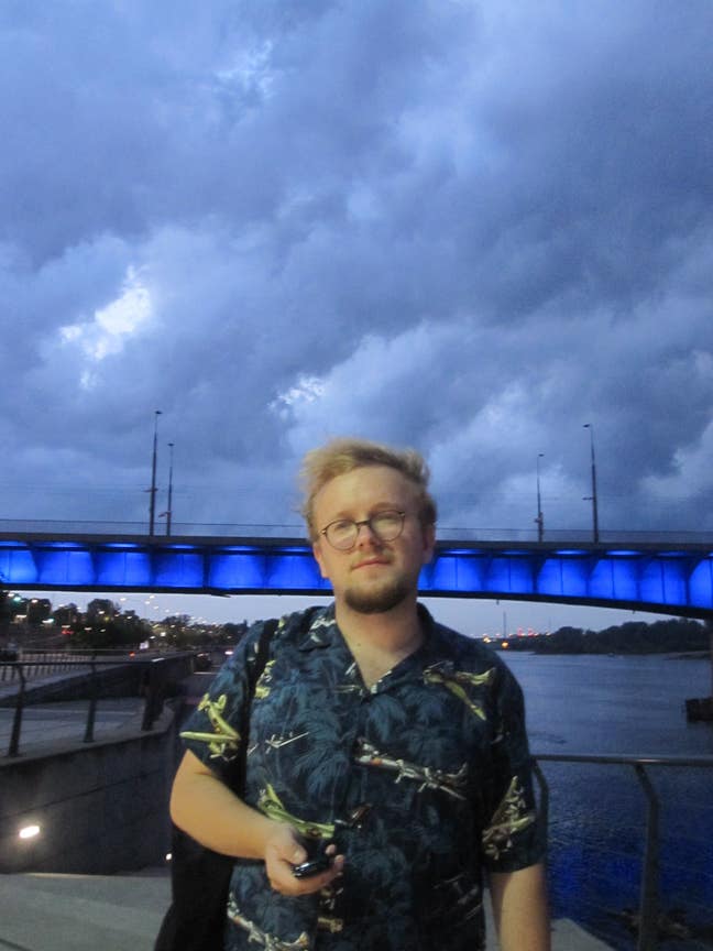 Peaceful young professional - looking for a room Main Photo