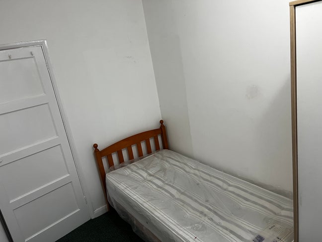 Cozy Single Room Available- Utilities included  Main Photo