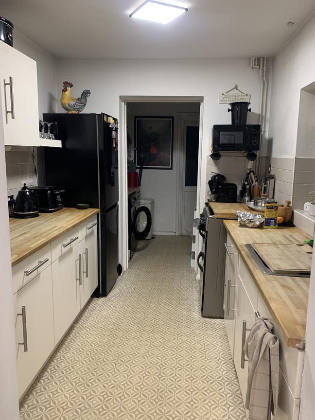 Double room - Furnished. Byfleet Village Main Photo