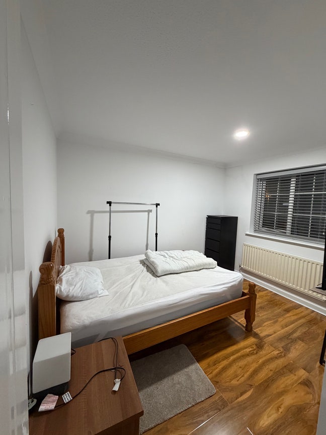 Spare double bedroom available in detached home  Main Photo