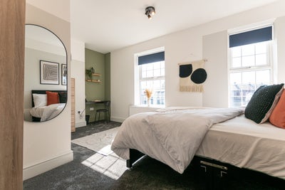 Great double en suite room close to Manchester cit Main Photo