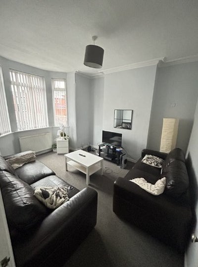   1 room available in a 3 bed shared house Main Photo