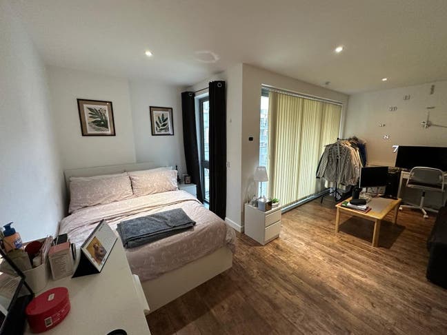 XL Double w/ Pvt Balcony | Female 3Bed Flat w/ Gym Main Photo