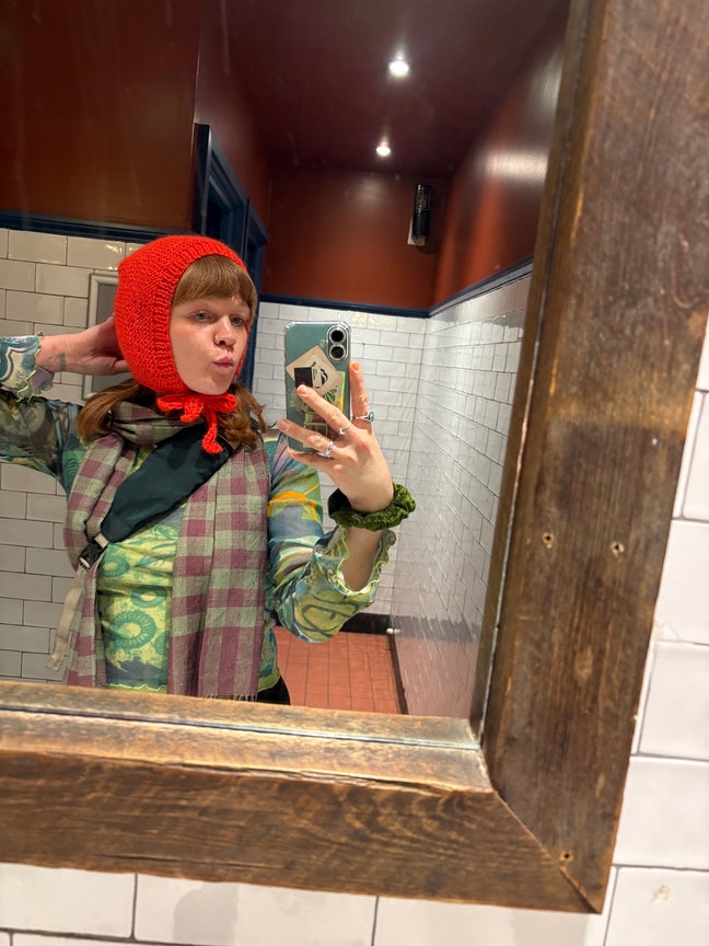 Social + cosy house wanted!  Main Photo