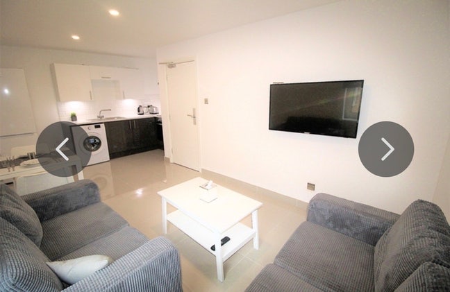 Room available in a 3 bed flat in prime location  Main Photo