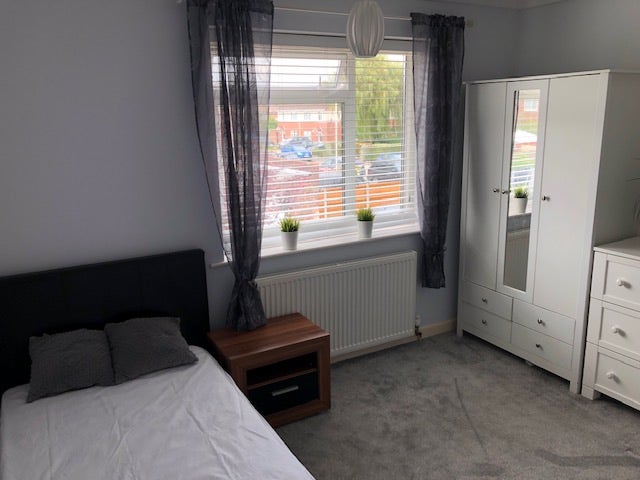 Large double Room in a House  Main Photo