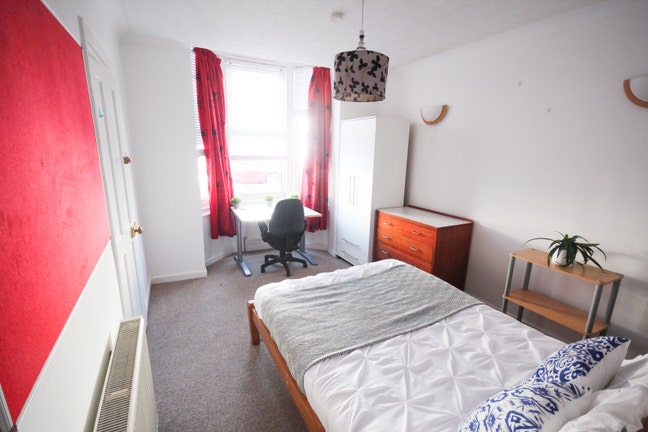 Room in Student House Main Photo